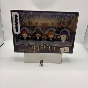 Harry Potter Collector by Little People   4 figures.